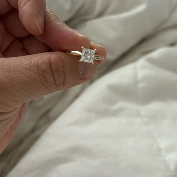 1.5 Princess cut diamond in 14k yellow gold, E, VS1 - Picture 4 of 11